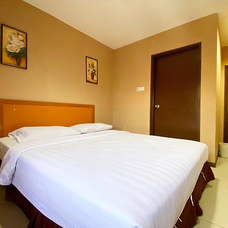 Oyo 90108 Hotel Kaya Kota Kinabalu Esterno foto