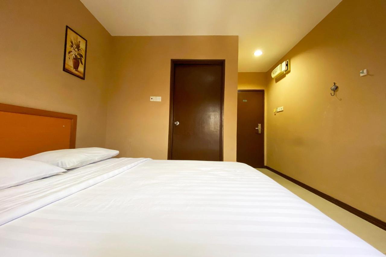 Oyo 90108 Hotel Kaya Kota Kinabalu Esterno foto
