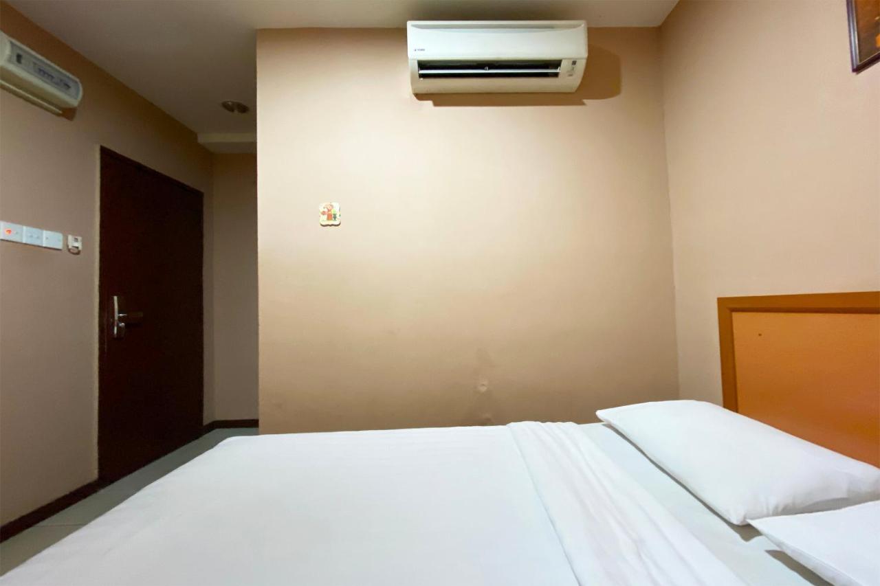 Oyo 90108 Hotel Kaya Kota Kinabalu Esterno foto