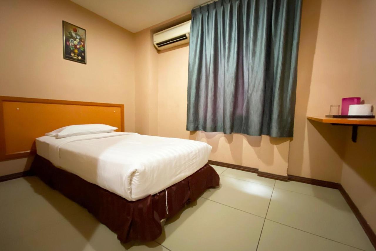 Oyo 90108 Hotel Kaya Kota Kinabalu Esterno foto