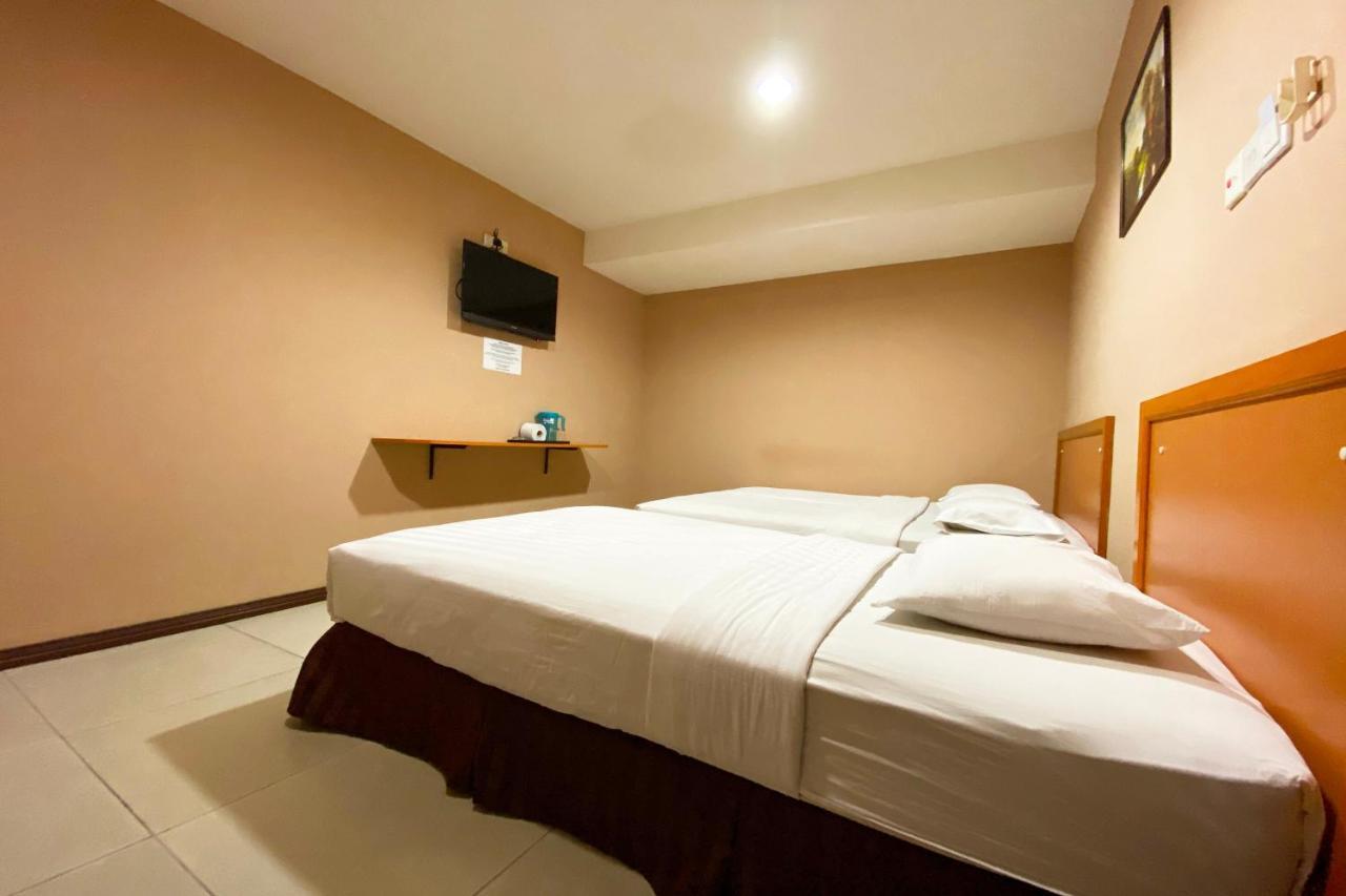 Oyo 90108 Hotel Kaya Kota Kinabalu Esterno foto