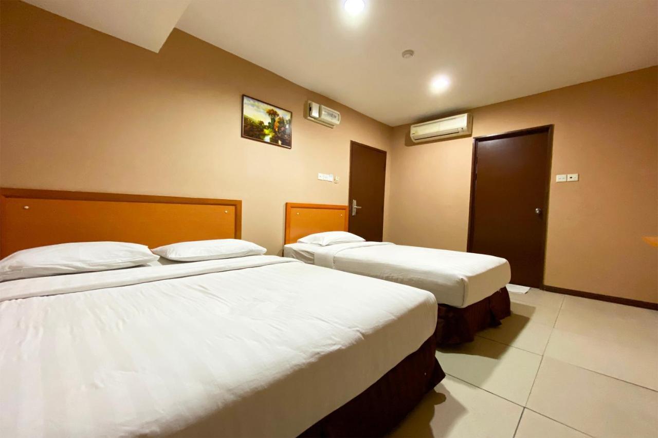 Oyo 90108 Hotel Kaya Kota Kinabalu Esterno foto