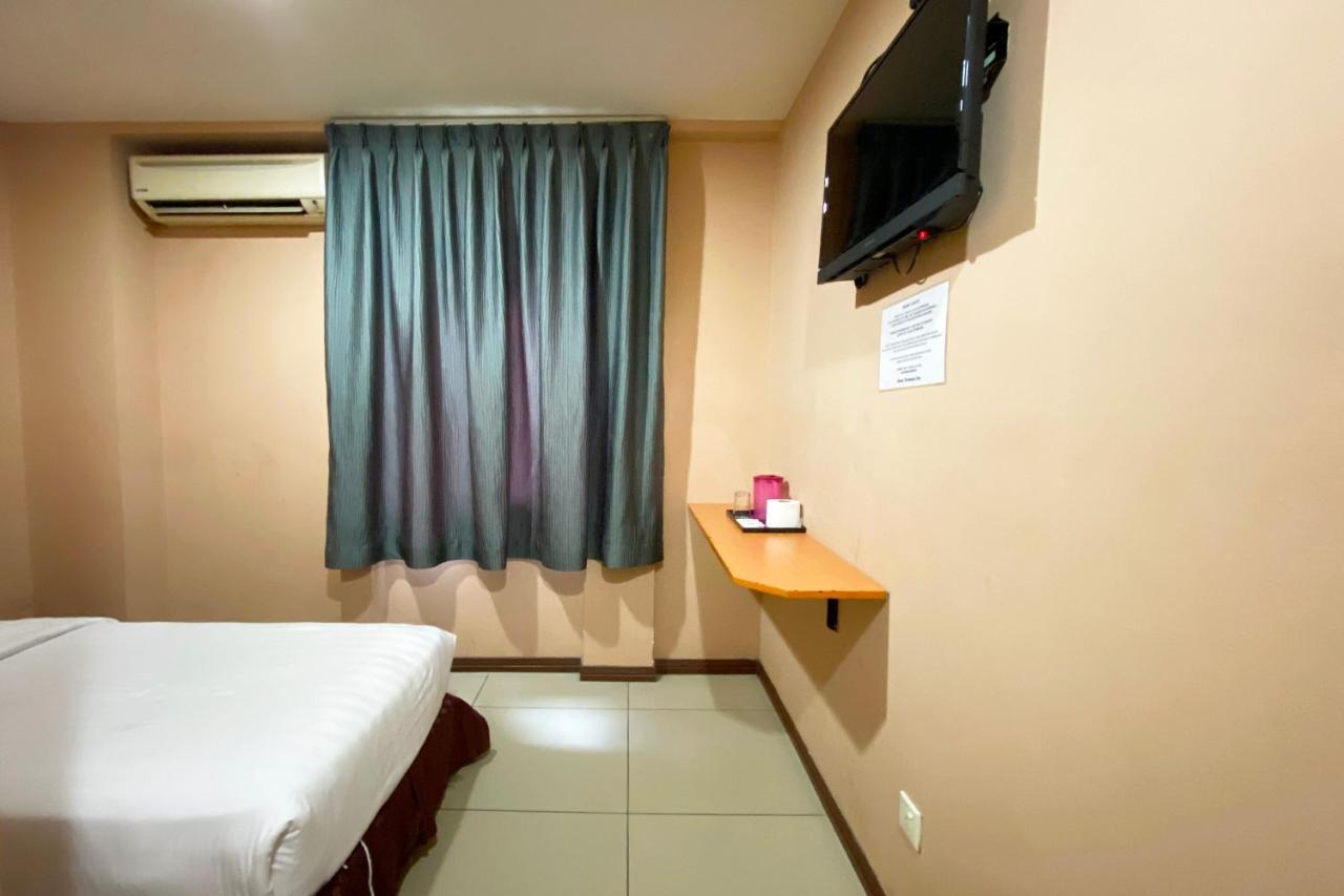 Oyo 90108 Hotel Kaya Kota Kinabalu Esterno foto
