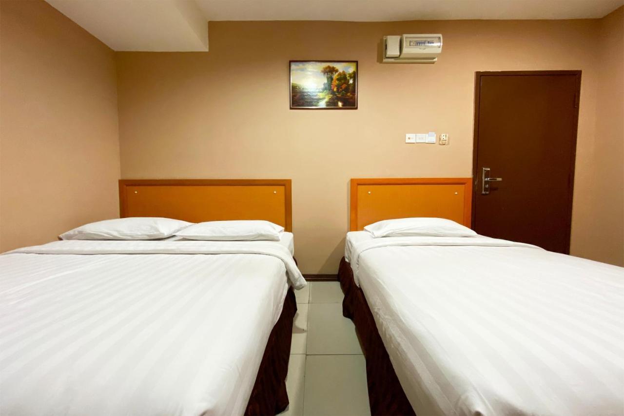 Oyo 90108 Hotel Kaya Kota Kinabalu Esterno foto