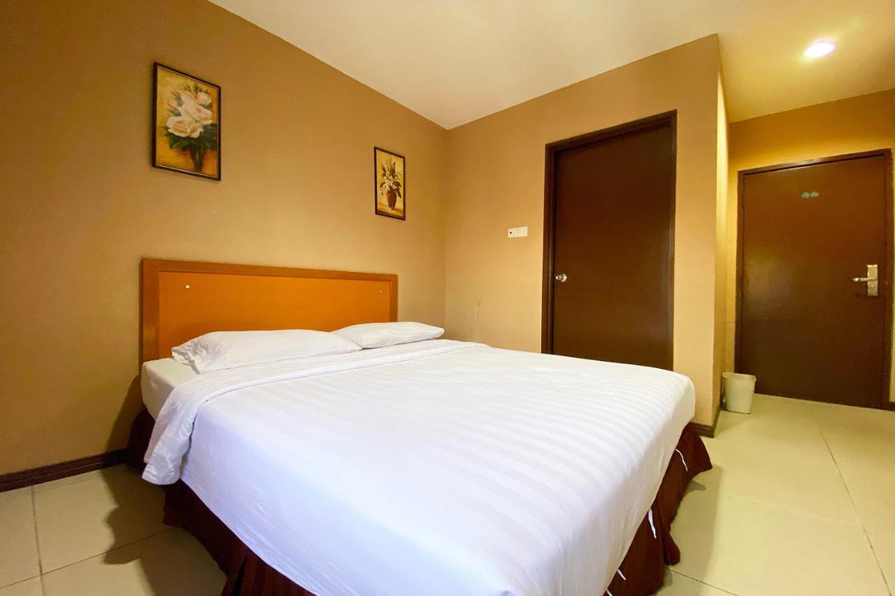 Oyo 90108 Hotel Kaya Kota Kinabalu Esterno foto